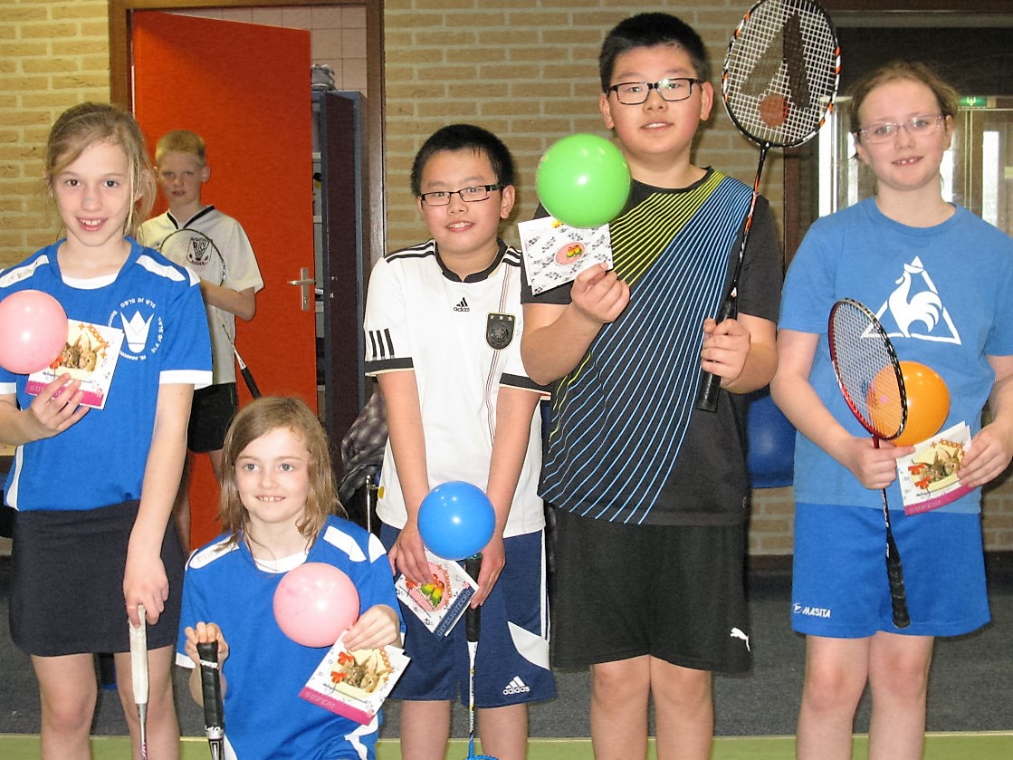 Rinske Verheijen, Lieve van Ninhuys, Senna Tielen, Han Zhang, Kevin Li en Simon Diepenhorst