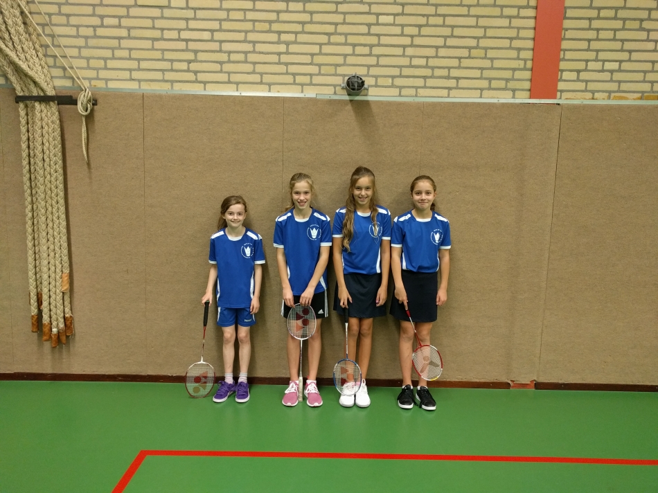 Teamfoto: Rinske - Lieve - Yara - Leonie (Ontbrekend: Han - Kevin - Luuca)